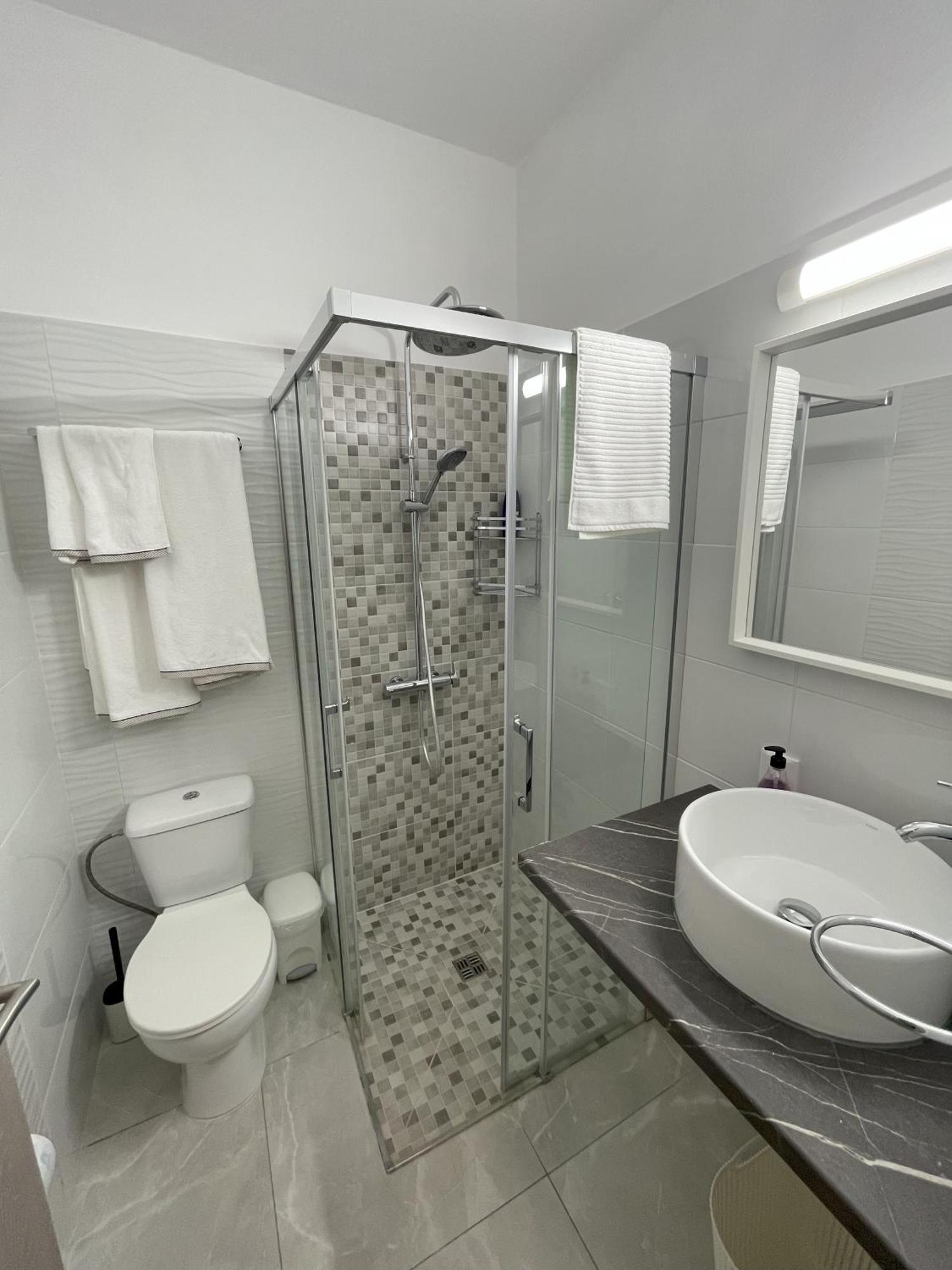 Arf Apartments - With Jacuzzi At The Complex Emba Eksteriør billede